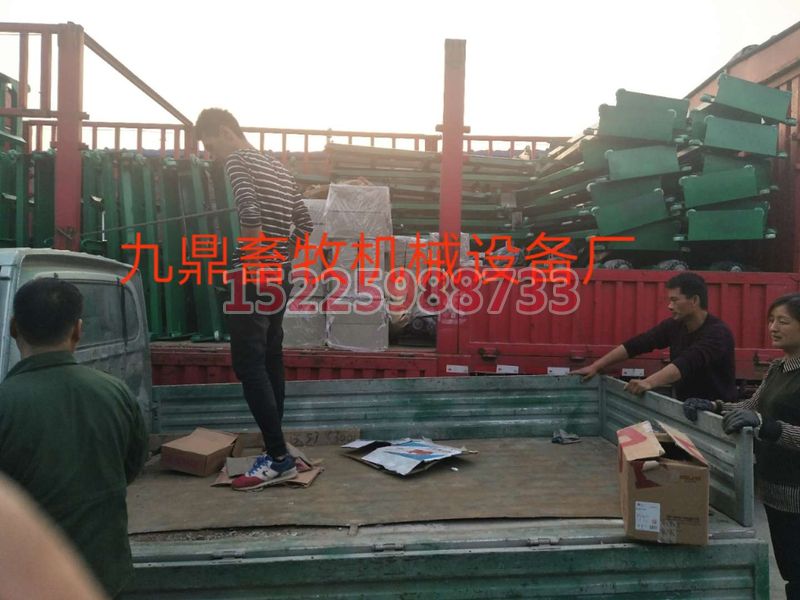 45套刮糞機裝車